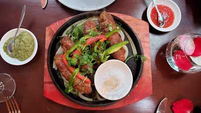 Nhà Hàng Lion's Hut