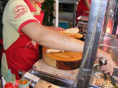 Tiệm Bánh Mì Hà Nội