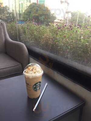 Quán Cafe Starbucks - President Place