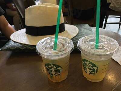 Quán Cafe Starbucks - President Place