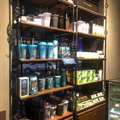 Quán Cà Phê Starbucks