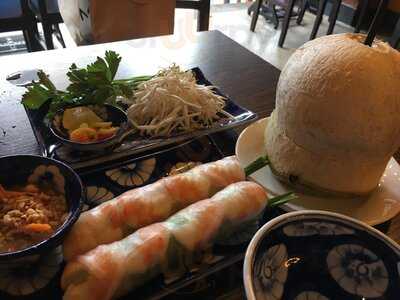 Nhà Hàng Mr Ho Bistro