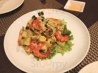 Le Cafe Restaurant & Bar