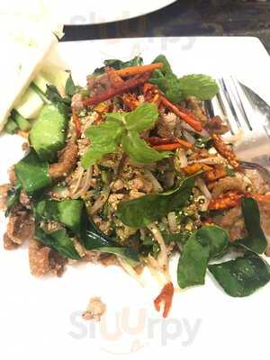 Nhà Hàng Con Voi Vàng