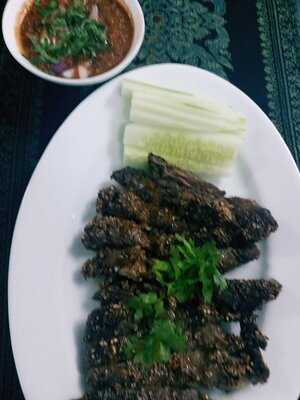 Nhà Hàng Con Voi Vàng