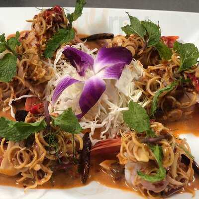 Nhà Hàng Con Voi Vàng