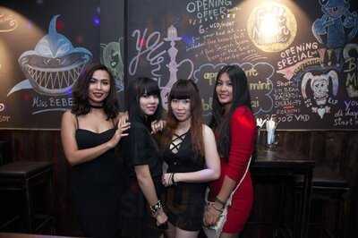 Fullmoon Hostel And Bar