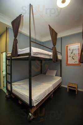 Fullmoon Hostel And Bar