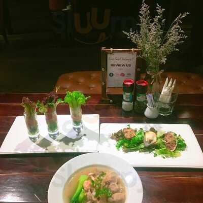 Small Vacancy - Lounge & Dining