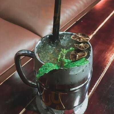 Small Vacancy - Lounge & Dining