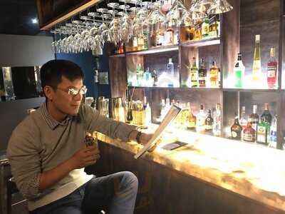 Small Vacancy - Lounge & Dining