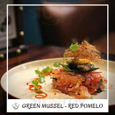 Small Vacancy - Lounge & Dining