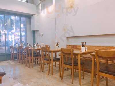 Tam Hao Handpull Noodles