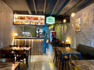 Nhà Hàng Gà Gán Hàn Quốc Chivago