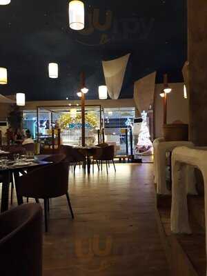 Ngoc Suong Ben Thuyen Restaurant