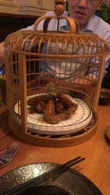 Ngoc Suong Ben Thuyen Restaurant