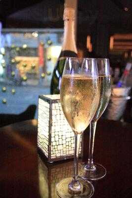 Nhà Hàng Champagne Corner