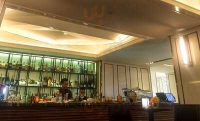 Nhà Hàng Champagne Corner