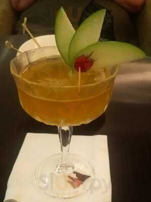 Nhà Hàng Champagne Corner