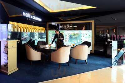 Nhà Hàng Champagne Corner