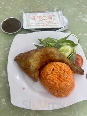 Cơm Gà Xối Mỡ Su Su