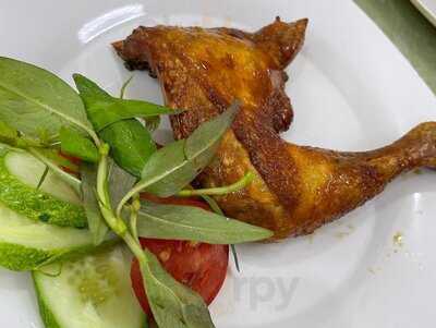 Cơm Gà Xối Mỡ Su Su