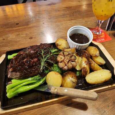 Big Pig Bar - Bbq - Beer (46 Truong Son, Tan Binh)