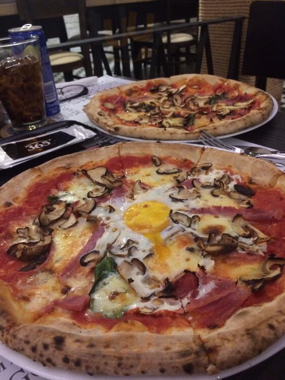 365 Degrees Pizzaria And Bar