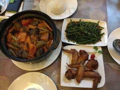 Confidant Restaurant & Bar