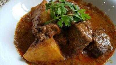 Confidant Restaurant & Bar