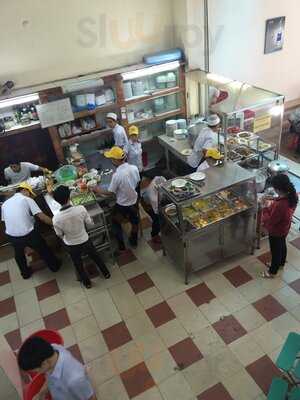 Cơm Gà Đông Nguyên