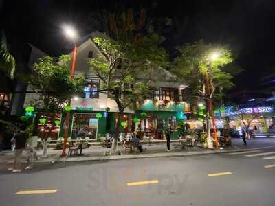 Shamrock Sports Bar Da Nang