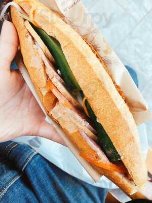 Tiệm Bánh Ba Hưng