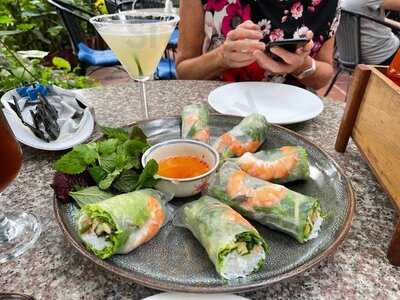 Puku Cafe And Sports Bar