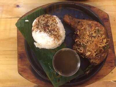 Nhà Hat - Trần Quốc Hoàn