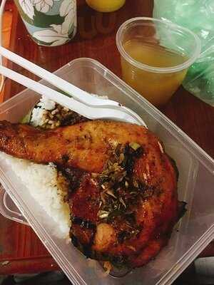 Nhà Hat - Trần Quốc Hoàn