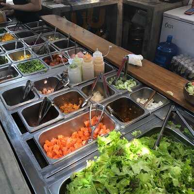 Poke Saigon Ly Tu Trong