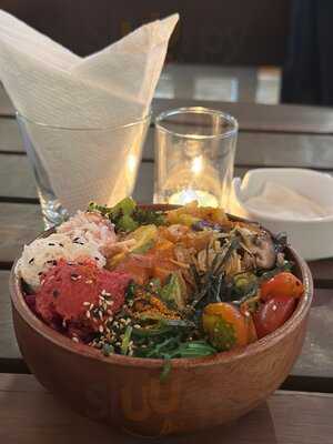 Poke Saigon Ly Tu Trong