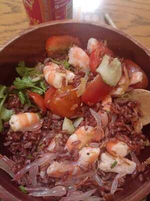 Poke Saigon Ly Tu Trong