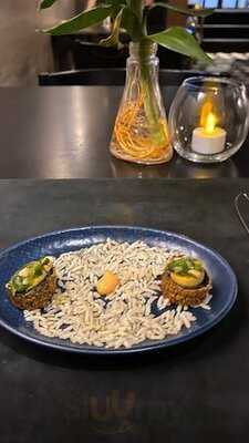 The Garlik De Tham Restaurant