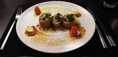 The Garlik De Tham Restaurant