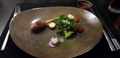 The Garlik De Tham Restaurant