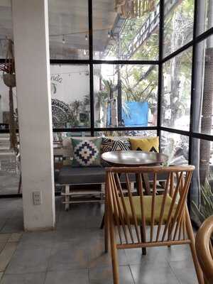 Amanda Coffee & Milk Tea