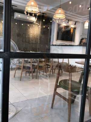 Amanda Coffee & Milk Tea