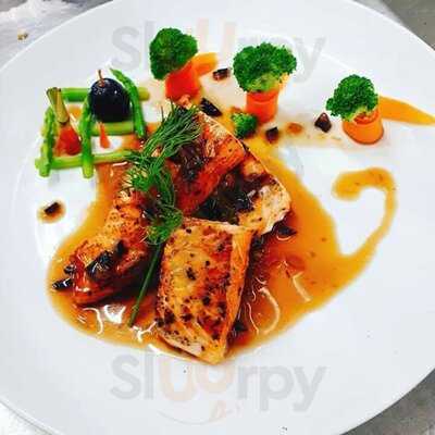 Nhà Hàng Hải Sản Cua Vàng