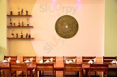 Quán Cơm Cô Chủ Nhỏ