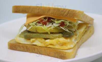 C'est La - Bánh Mì & Toast