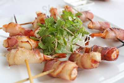 Nhà Hàng Trúc Xanh