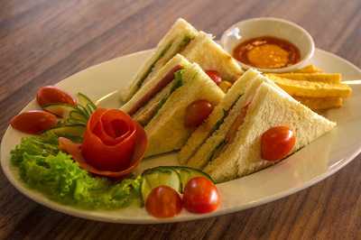 Nhà Hàng La Palace