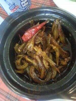 Quán Cơm Niêu 3 Cá Bống